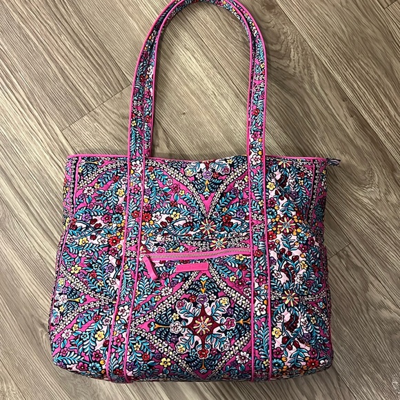 Vera Bradley Handbags - VERA Bradley Kaleidoscope Tote